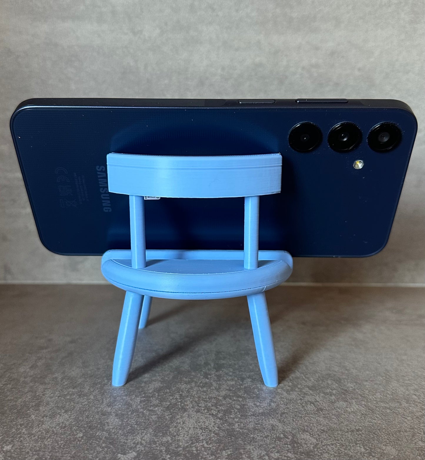 Porte téléphone chaise